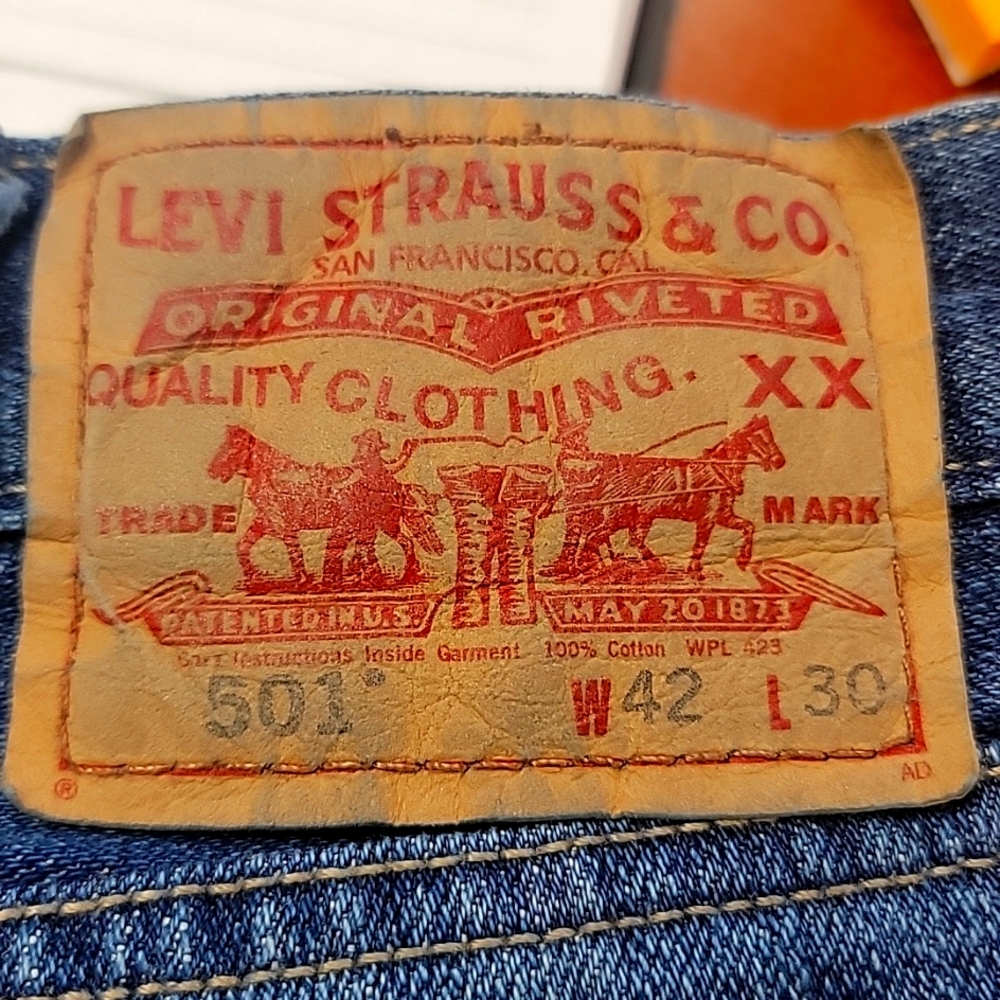 Men's Levi 501 button fly jeans